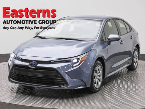 Used 2025 Toyota Corolla LE FWD image 1