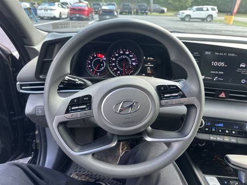 Used 2023 Hyundai Elantra SEL FWD image 13