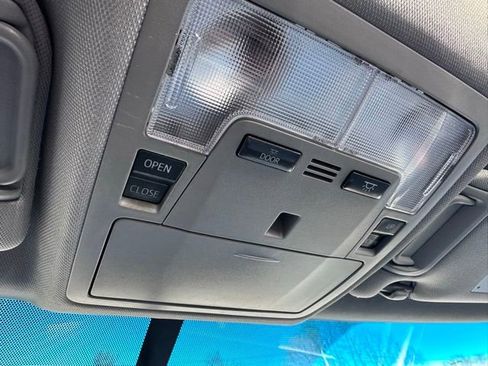 Used 2016 Toyota Camry SE w/ Moonroof Package FWD image 15
