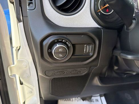 Used 2025 Jeep Gladiator Sport AWD/4WD image 17