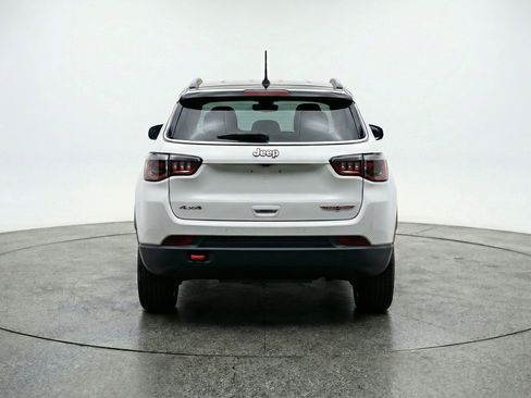 Used 2025 Jeep Compass Trailhawk AWD/4WD image 7