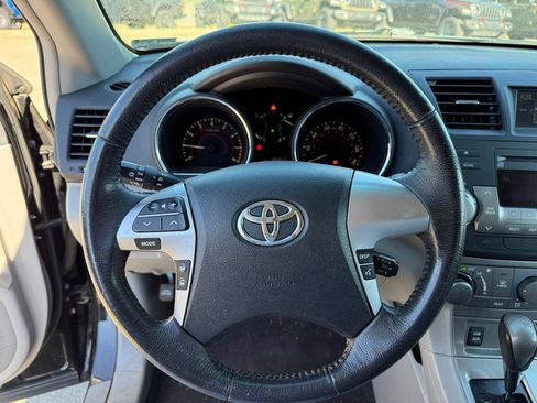 Used 2012 Toyota Highlander SE w/ Tow Pkg FWD image 14