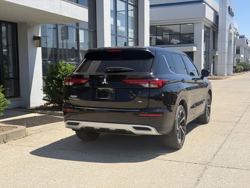 Used 2022 Mitsubishi Outlander SE AWD/4WD image 5