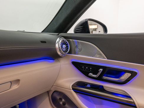 Used 2023 Mercedes-Benz SL 63 AMG AMG Roadster -Performance Line image 31