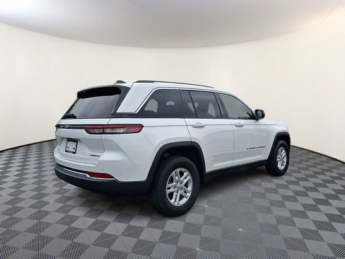 Used 2023 Jeep Grand Cherokee Laredo w/ Luxury Tech Group I AWD/4WD image 9