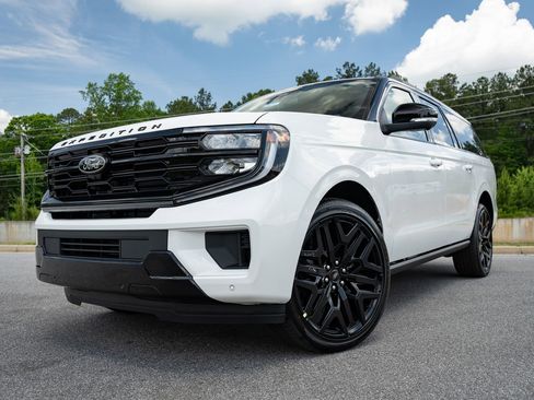 New 2026 Ford Expedition Max Platinum w/ Stealth Performance Package AWD/4WD image 4