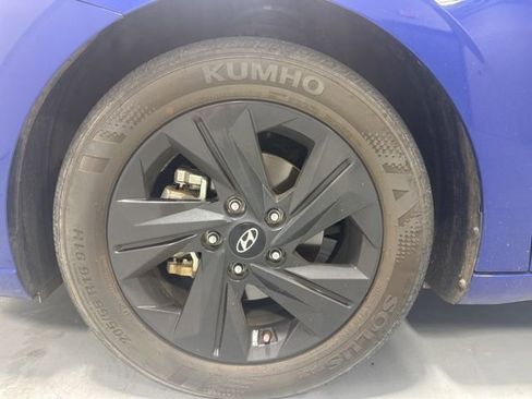 Used 2023 Hyundai Elantra SEL w/ Preferred Accessory Package image 11