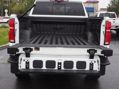 Used 2025 Chevrolet Silverado 2500 ZR2 w/ Technology Package AWD/4WD image 11