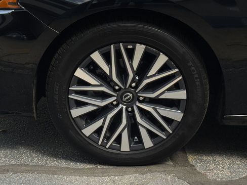 Used 2025 Nissan Altima 2.5 SV image 33