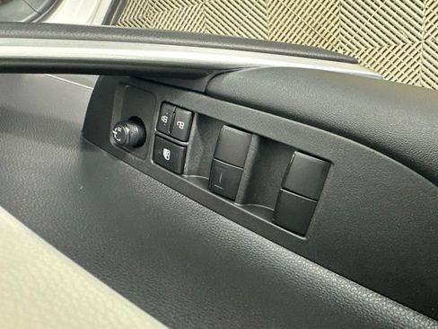 Used 2022 Toyota Corolla Cross L AWD/4WD image 24