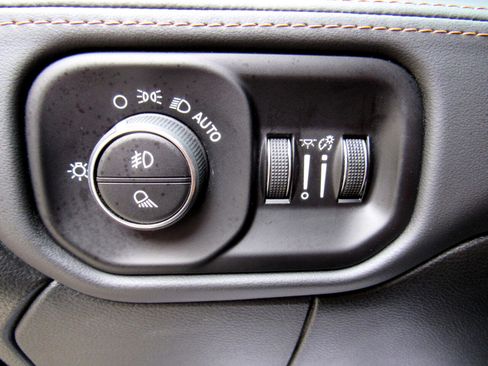 Used 2024 RAM 2500 Limited image 12