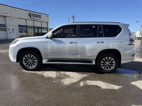 Used 2017 Lexus GX 460 Luxury image 2