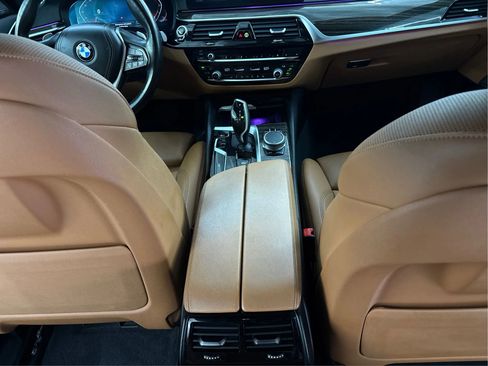 Used 2021 BMW 530i xDrive w/ Premium Package AWD/4WD image 19