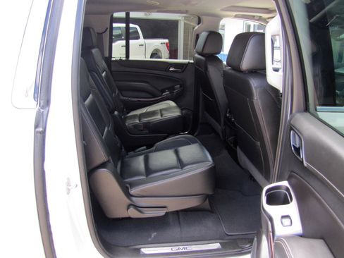 Used 2020 GMC Yukon XL SLT AWD/4WD image 9