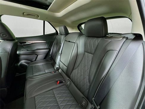 Used 2023 Buick Envision Avenir image 24