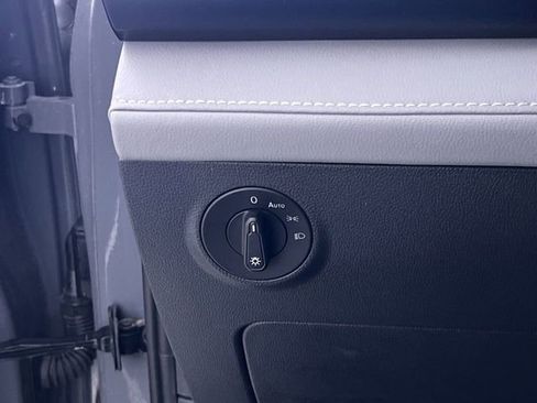 Used 2024 Volkswagen Taos SE image 25