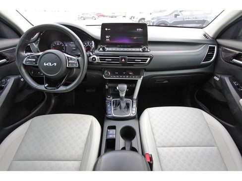 Certified 2022 Kia Seltos SX w/ Sunroof Package AWD/4WD image 10