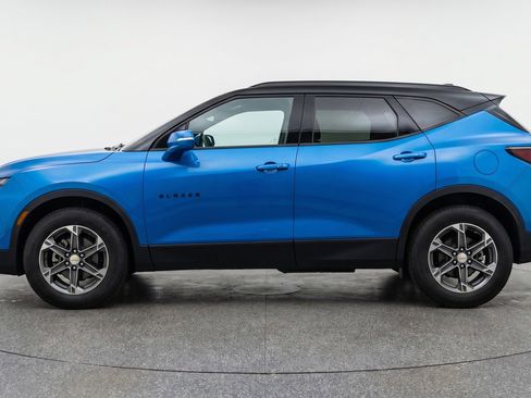 Used 2025 Chevrolet Blazer LT FWD image 5
