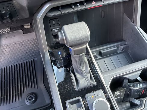 Used 2025 Toyota Tundra Limited AWD/4WD image 26