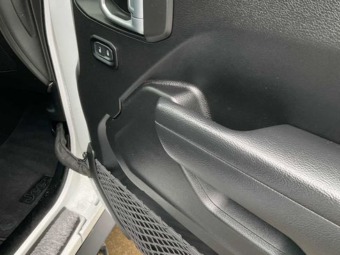 Used 2023 Jeep Wrangler Sport S image 33