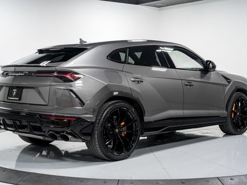 Used 2022 Lamborghini Urus AWD/4WD image 3