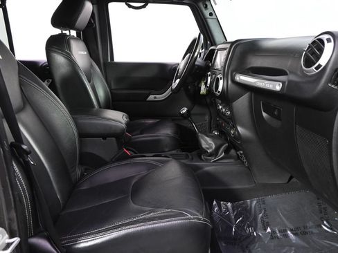Used 2014 Jeep Wrangler Unlimited Rubicon AWD/4WD image 16