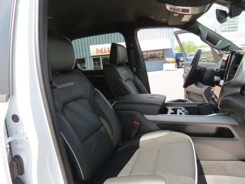 Used 2025 RAM 1500 Laramie w/ Sport Appearance Package AWD/4WD image 30