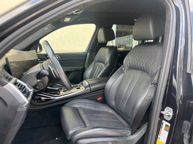 Used 2023 BMW X7 M60i AWD/4WD image 10