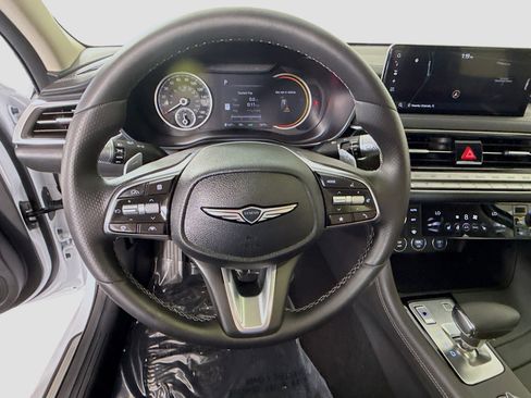 Used 2025 Genesis G70 2.5T image 13