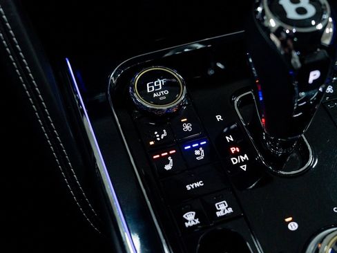 Used 2021 Bentley Flying Spur V8 image 70