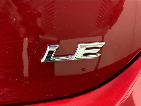 Used 2019 Toyota Camry LE image 9