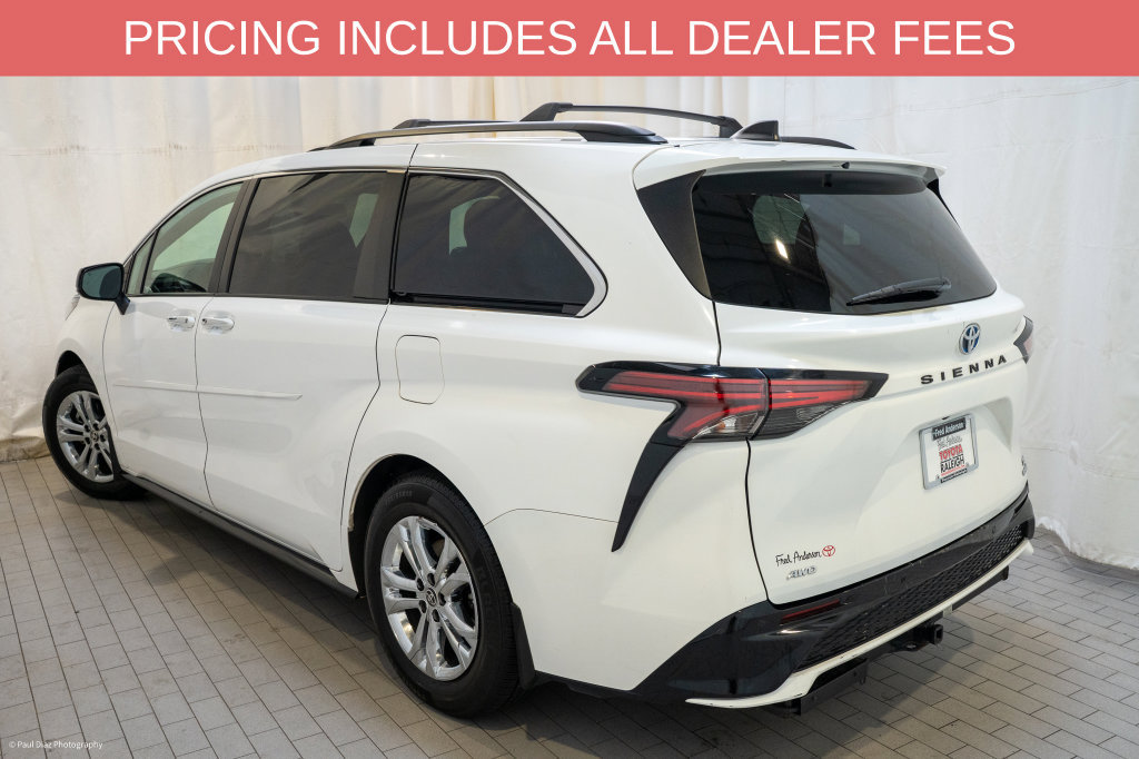 Used 2022 Toyota Sienna XSE w/ XSE Plus Package AWD/4WD image 3