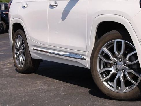 Used 2024 GMC Terrain Denali w/ Denali Premium Package AWD/4WD image 3