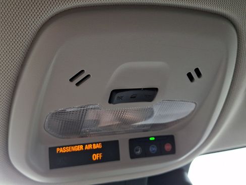 Used 2025 Chevrolet Trax LT FWD image 32