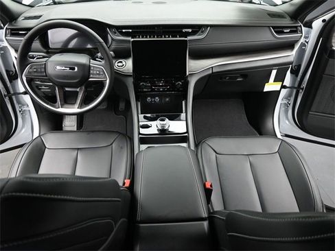 New 2025 Jeep Grand Cherokee L Limited image 25