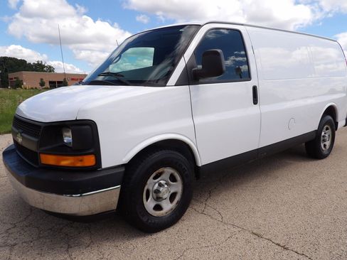 Used 2008 Chevrolet Express 1500 AWD image 2
