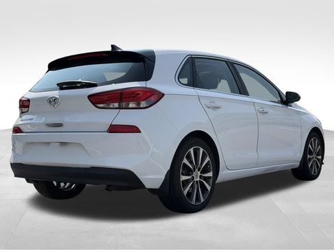 Used 2018 Hyundai Elantra GT w/ Tech Package 03 FWD image 8