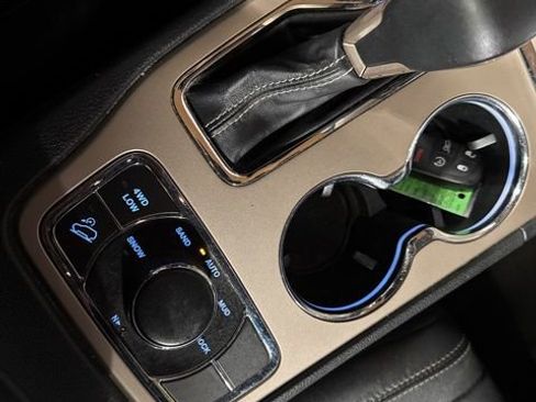 Used 2016 Jeep Grand Cherokee Limited image 21