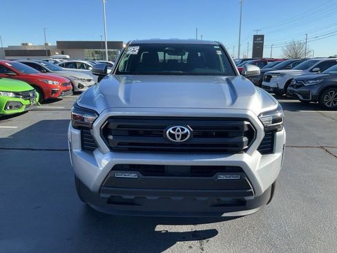 Used 2025 Toyota Tacoma SR5 image 21