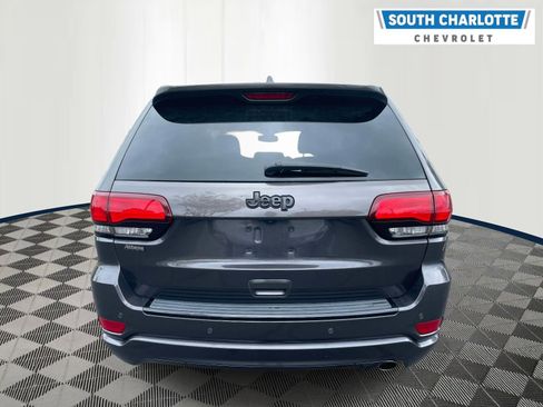 Used 2017 Jeep Grand Cherokee Altitude RWD image 5