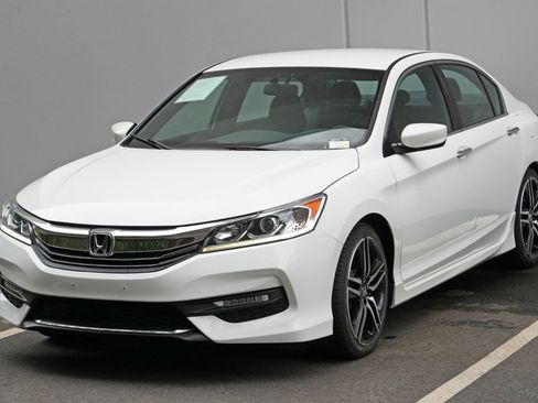 Used 2017 Honda Accord Sport image 39
