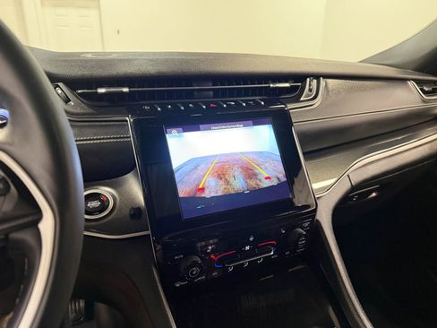 Used 2023 Jeep Grand Cherokee L Laredo image 81