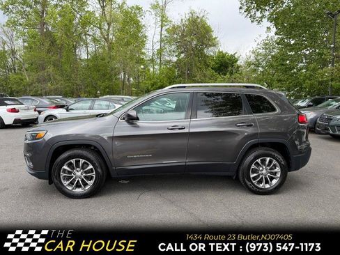 Used 2019 Jeep Cherokee Latitude Plus w/ Cold Weather Group AWD/4WD image 3