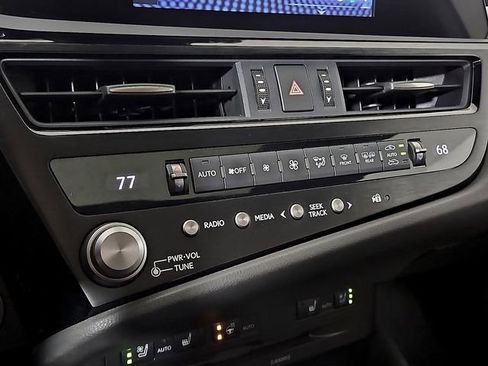 Used 2022 Lexus ES 300h w/ Premium Package image 17