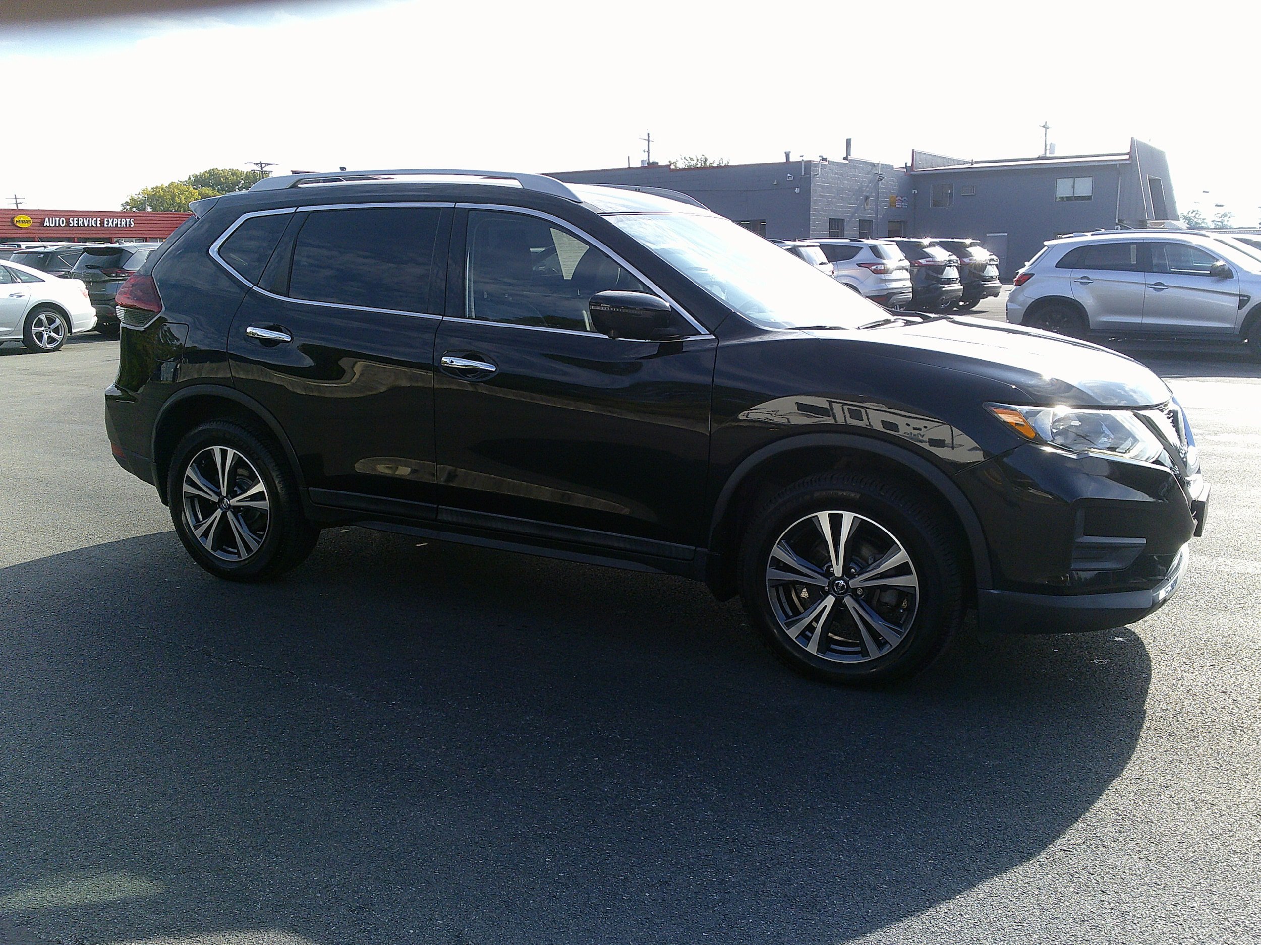 Used 2019 Nissan Rogue SV w/ Premium Package AWD/4WD image 5