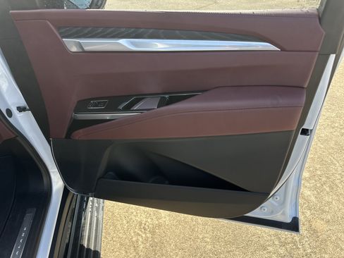 Certified 2026 Cadillac Escalade ESV Luxury w/ LPO, Radiant Package AWD/4WD image 15