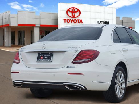 Used 2017 Mercedes-Benz E 300 4MATIC image 4