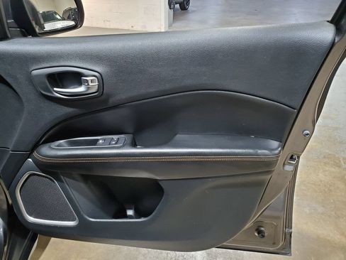 Used 2019 Jeep Compass Limited AWD/4WD image 16