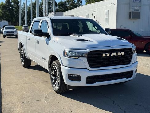 Used 2025 RAM 1500 Laramie w/ Sport Appearance Package AWD/4WD image 4