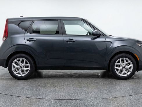 Used 2025 Kia Soul LX w/ LX Technology Package FWD image 11